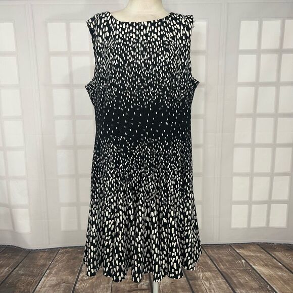 Eliza J Dresses & Skirts - Eliza J Black and White Print Sheath Dress Size 18W